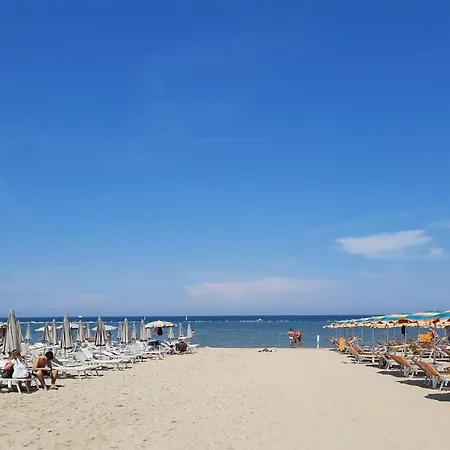 Lalla Beauty & Relax Готель Чезенатіко
